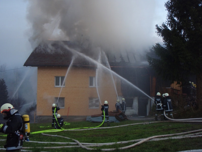 Einsatz 13.12.2014 - Brand Baldauf - Feuerwehr Langen (1)
