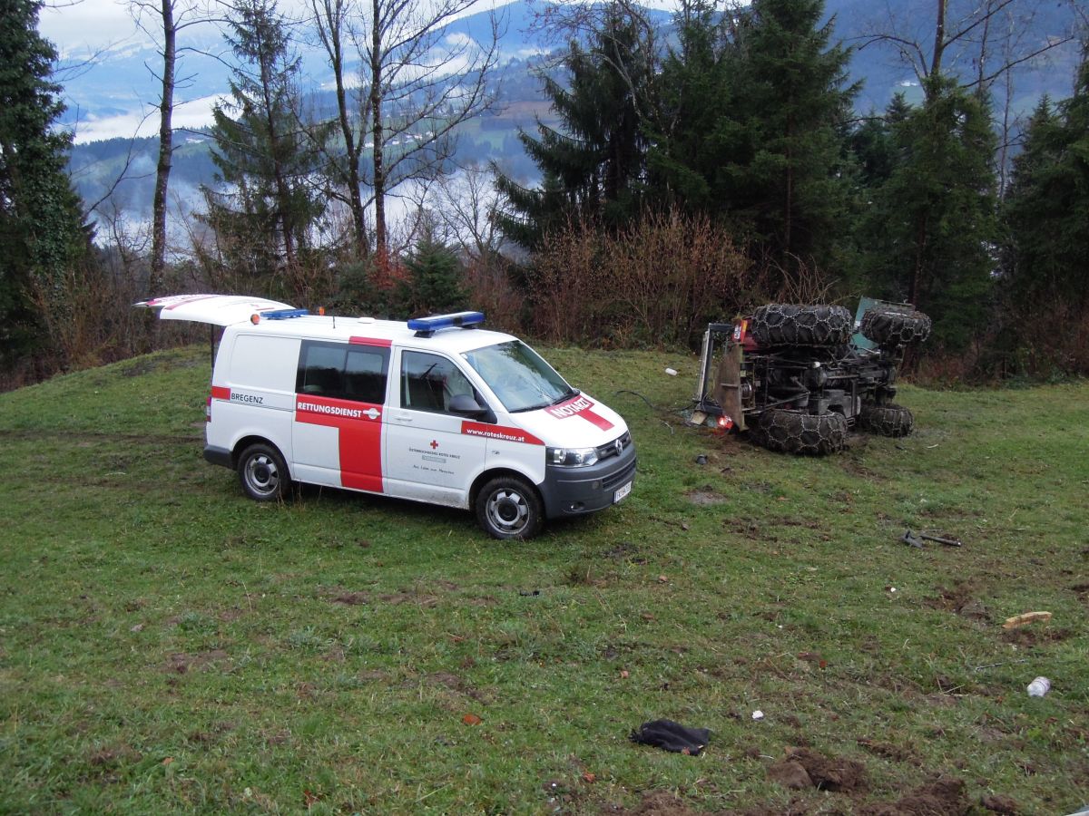 Einsatz 09.12.2015 - Traktorunfall (1)-klein